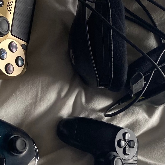 PS4 - Picture 4 of 13